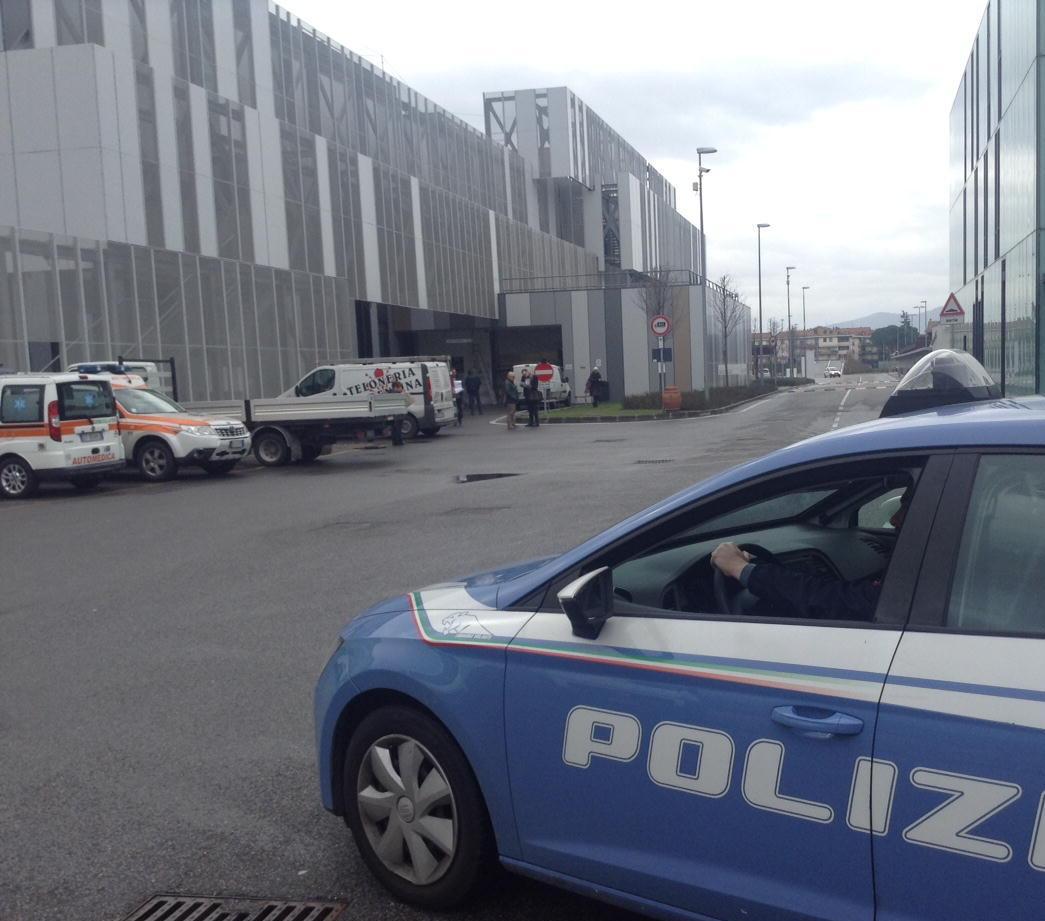Paziente di Psichiatria spacca arredi e vetrata