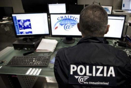 Minorenne perseguitata: in chat i suoi video hard 