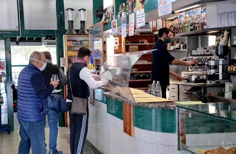 Modena Chiusura a mezzanotte, la rabbia dei locali: «Così perdiamo il 50%» 