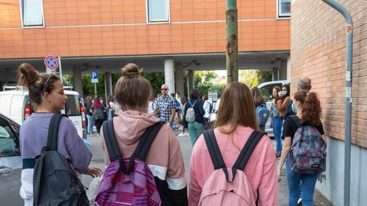 Ferrara, ingresso a scuola alle 9. L'idea non convince i presidi: più dannoso che utile