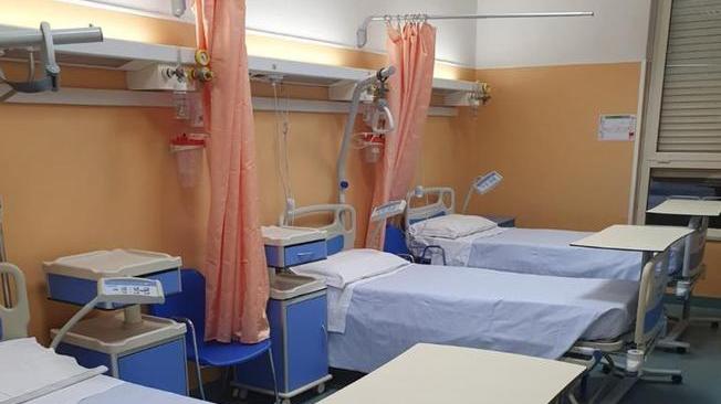 Cagliari, già 150 pazienti Covid al Santissima Trinità: aperto il quarto reparto, 22 posti 