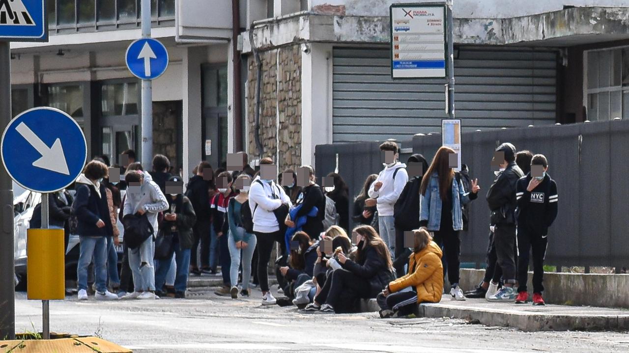 Ingresso in aula spostato alle 9? L'esperto: «Il vero problema sono i pochi bus»