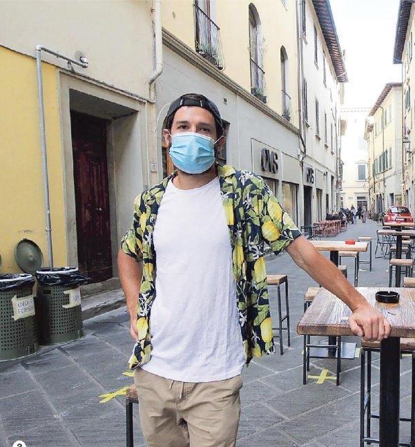 «Ultimo cliente alle 23,59»: multato dai vigili, ora farà ricorso. La rabbia del titolare 
