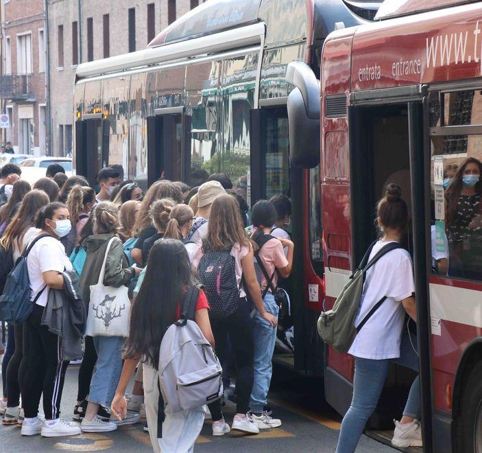 Ferrara, nuove richieste contro le resse: «Ancora più corse nei trasporti»