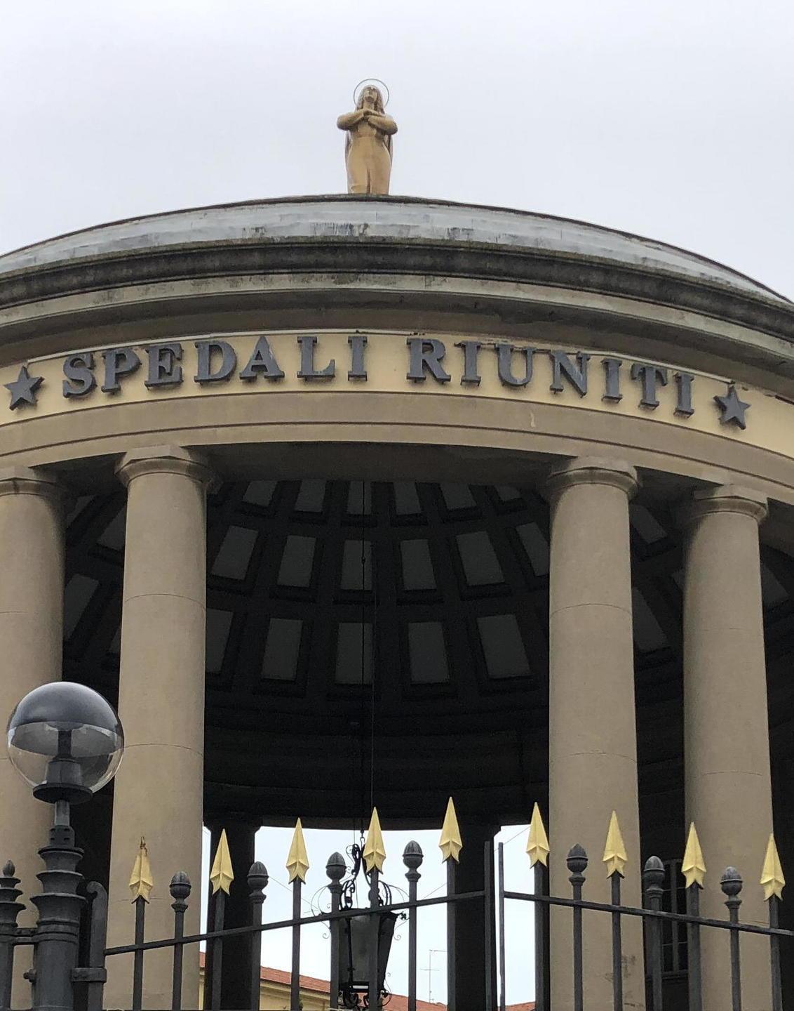 Ospedale, ecco in nuovi orari del “passo”: solo 10 minuti nella stanza dei degenti 