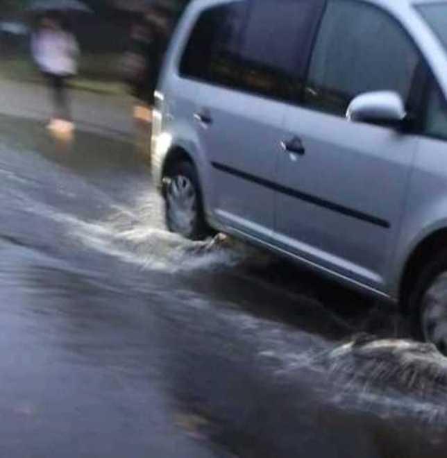 «Noi studenti costretti a bagnarci per entrare»