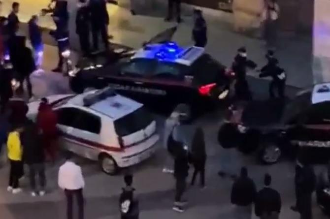 Un momento dei disordini in piazza Attias