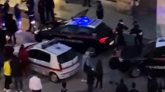 Un momento dei disordini in piazza Attias
