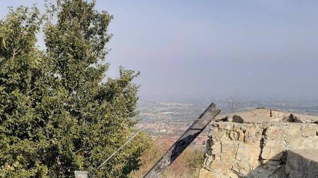 Vandali alle Tre Croci, una è stata sradicata