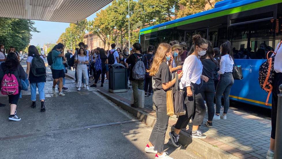 Modena: autobus, in arrivo altri 120 mezzi privati Tomei: «Rafforzare la sicurezza a bordo»