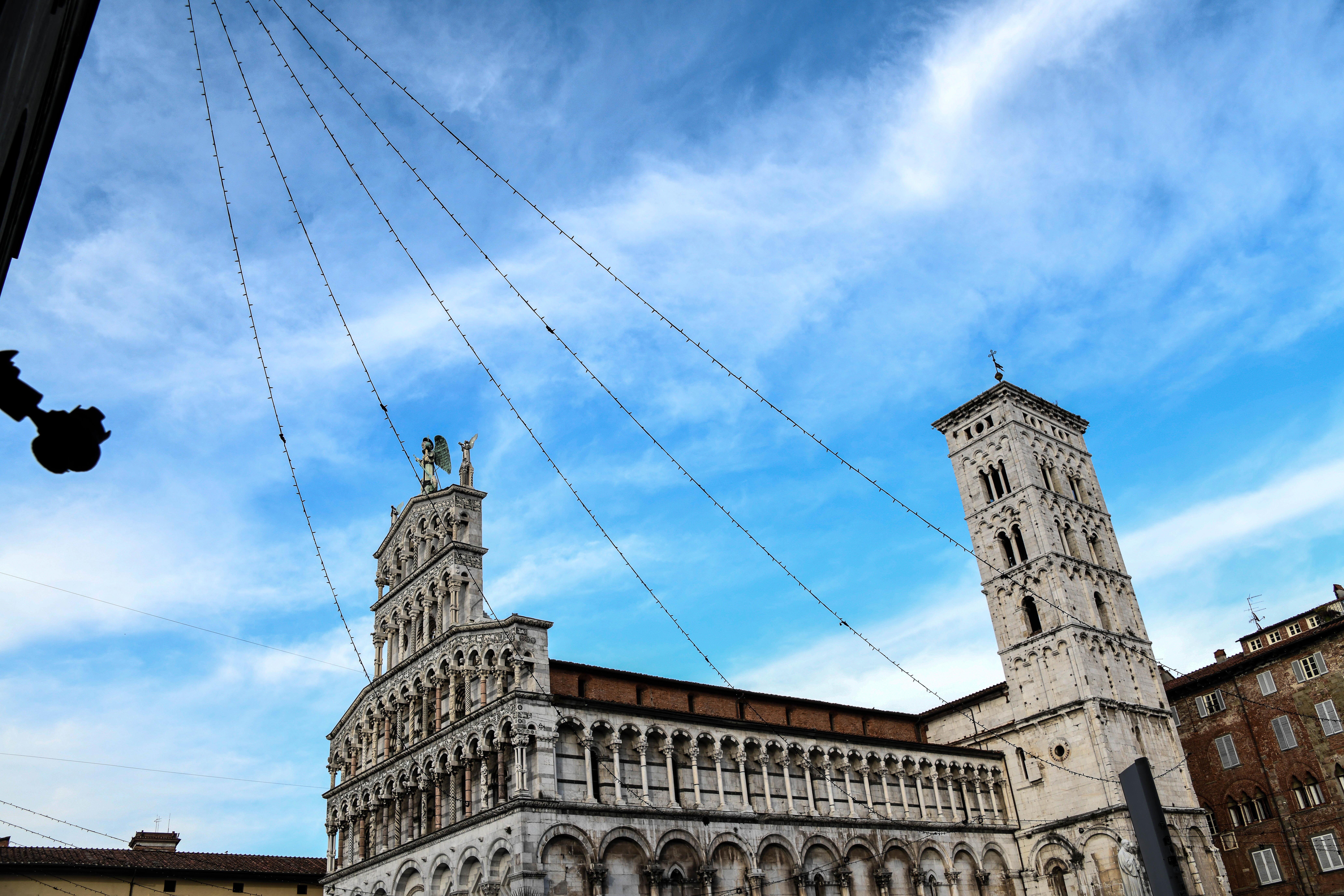 Illuminazione natalizia low cost a Lucca: 75 euro per ogni commerciante 