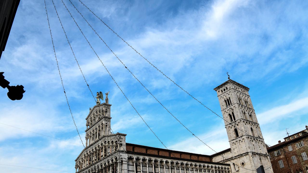 Illuminazione natalizia low cost a Lucca: 75 euro per ogni commerciante