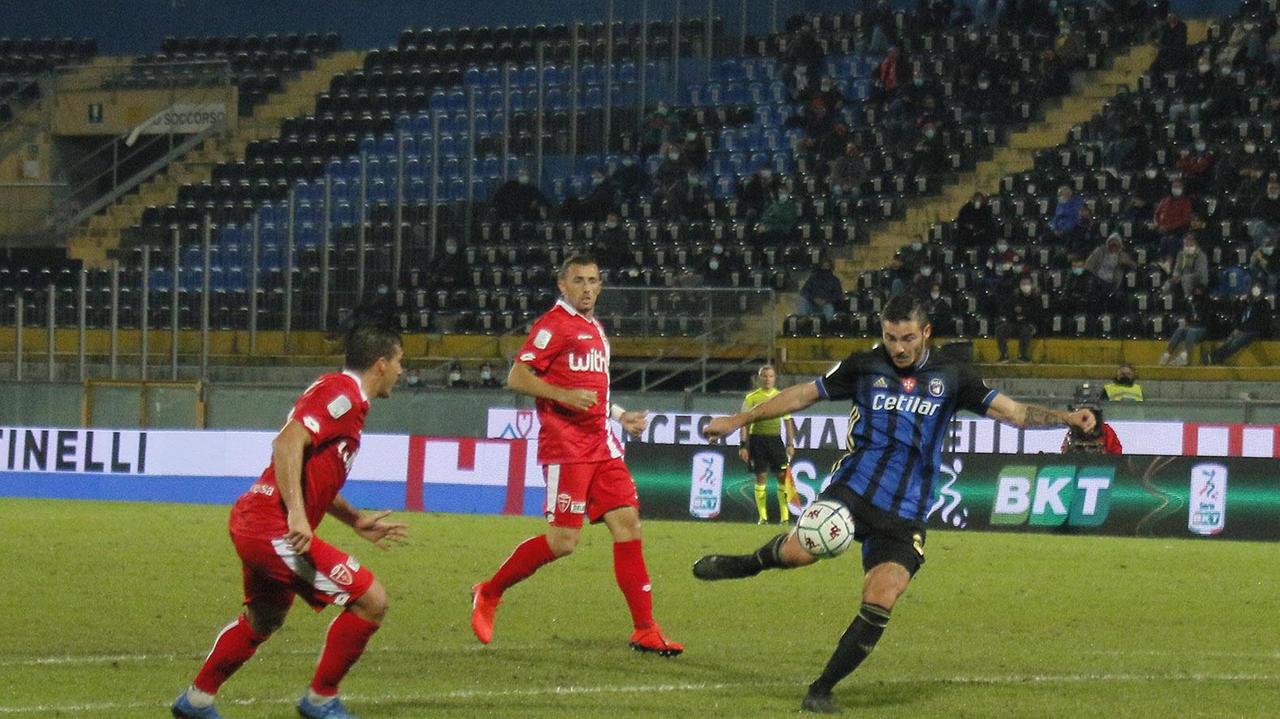 Il tito di Michele Marconi che vale il pareggio per 1-1 del Pisa contro il Monza (Foto Renzullo/Muzzi)