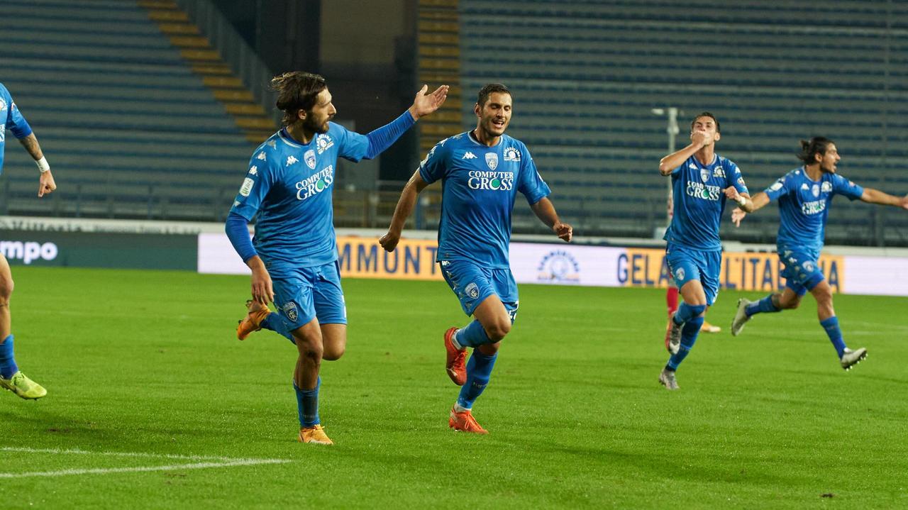 Leonardo Mancuso esulta dopo il gol del 2-1 (foto Sestini)