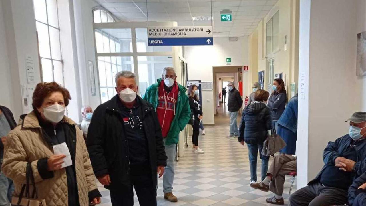 Trenta persone in ambulatorio ma manca sempre la segretaria