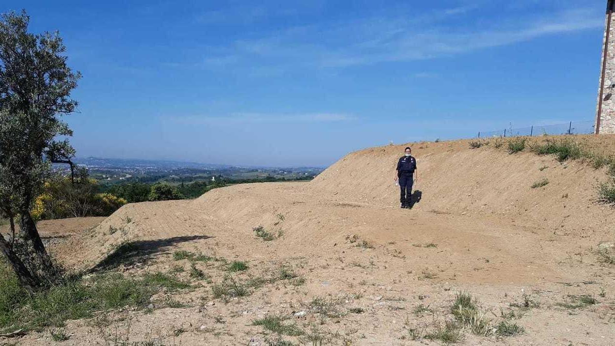 Terrazzamento senza permessi: tre denunciati