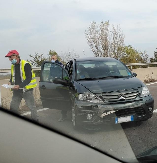 Schianto e lunghe code sul ponte a Villalunga