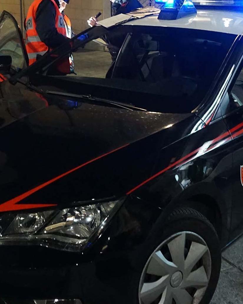 Castelsardo, picchiata dal marito si rifugia in un bar: lui finisce in manette 