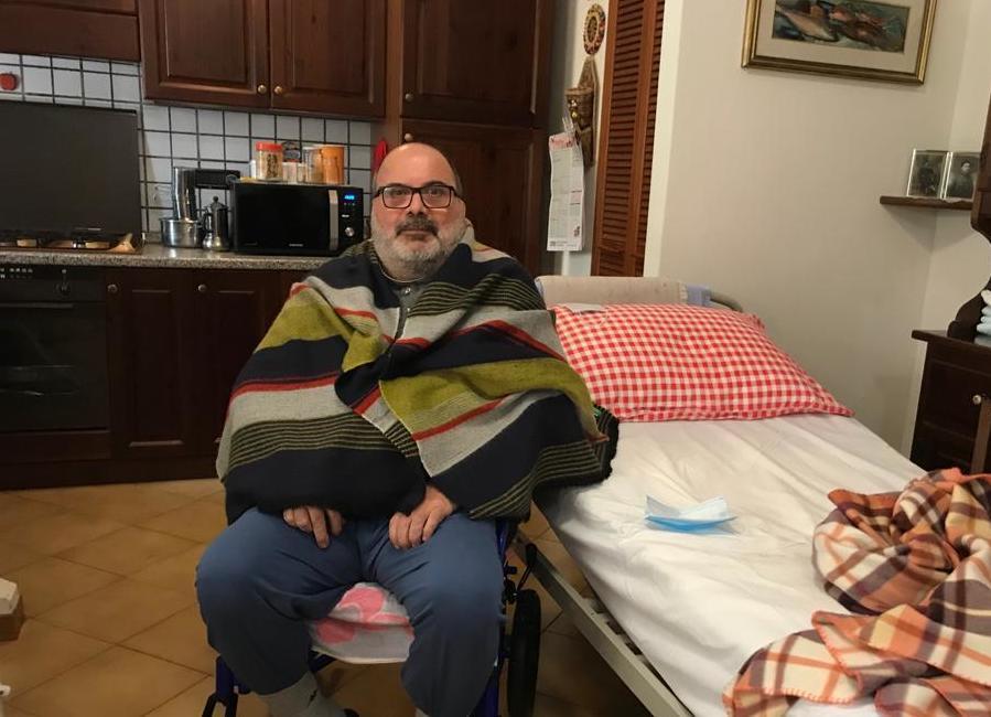 Marcello Niccolai nella sua casa