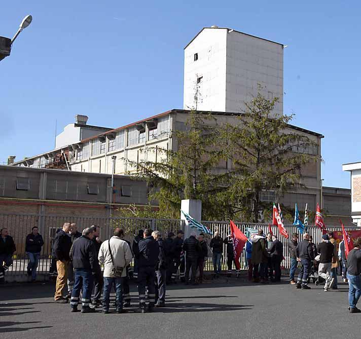 Sanac in bilico, i sindacati: incontro urgente col governo
