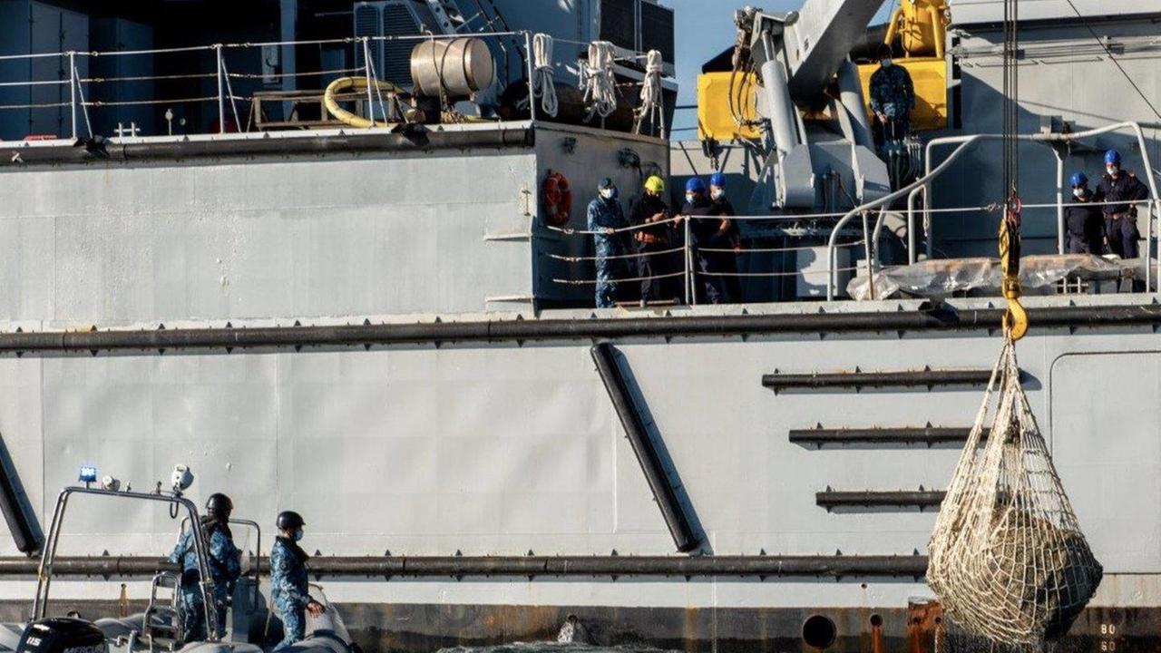Recuperata un’altra ecoballa Nuove ricerche nel golfo