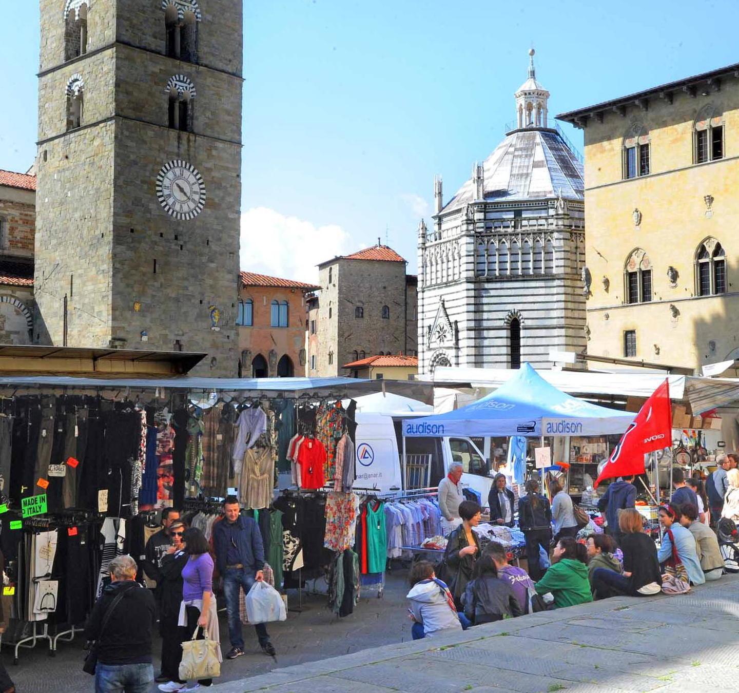 Comune a caccia di ambulanti che vogliono cedere il posto 