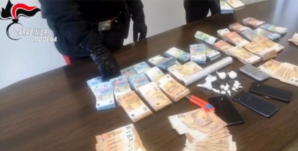 Stelle di Natale e pane? No, era cocaina: 19 arrestati 