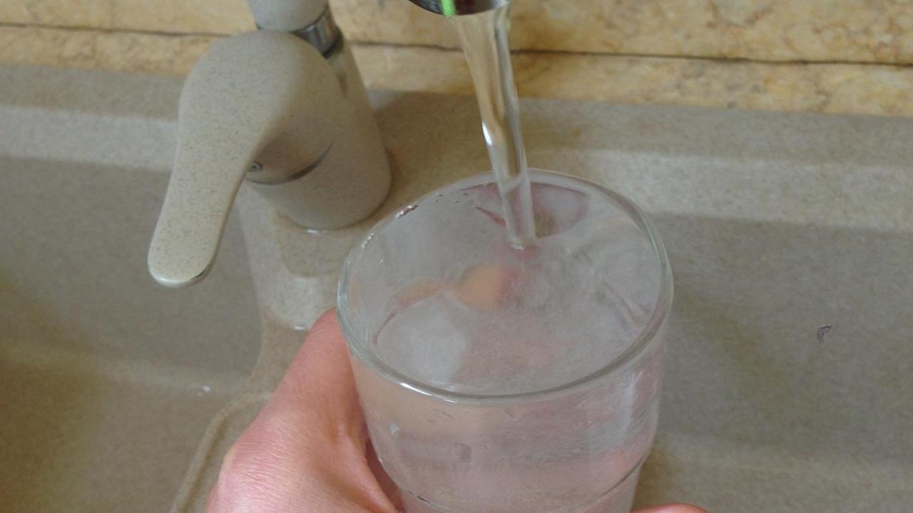 L’acqua della rete non è potabile via al servizio con le autobotti