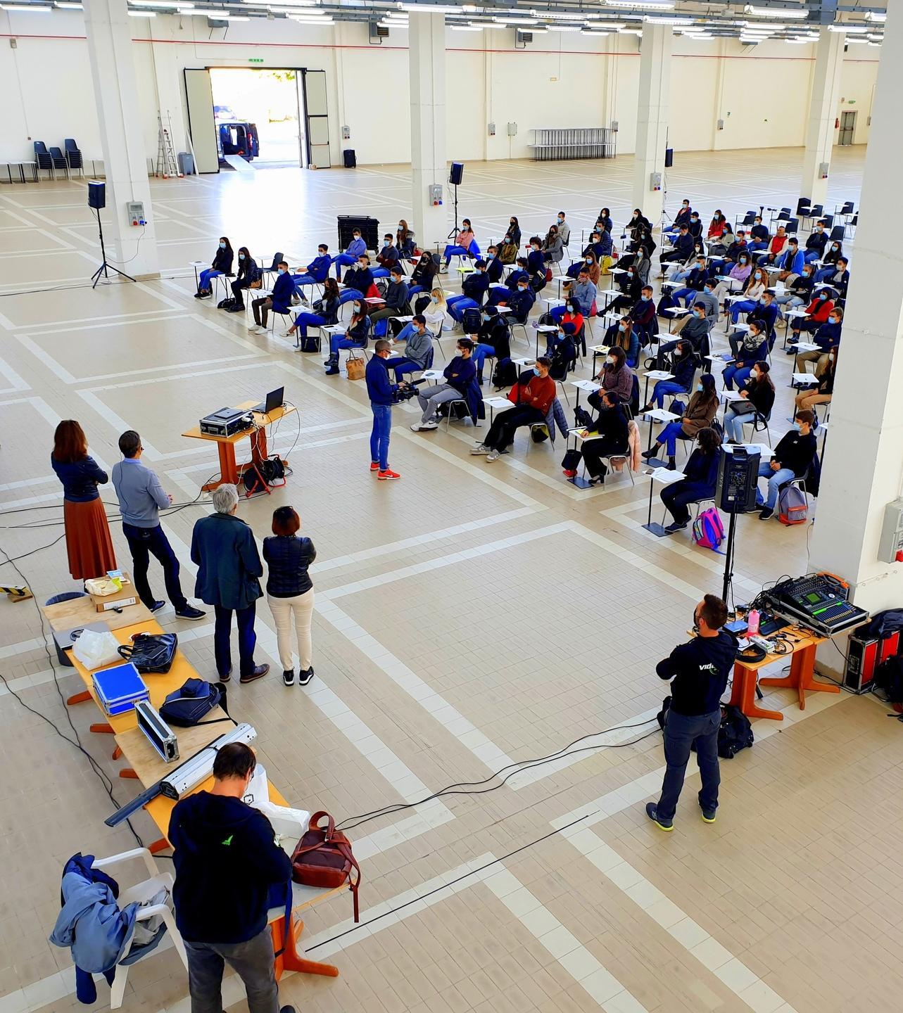 Le matricole di Medicina in aula a Promocamera 