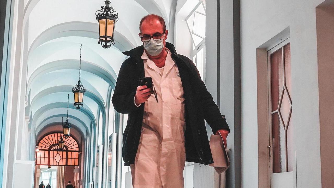 Livorno, l’allarme del primario Sani: «Basta movida, chiudere la città o tra poco conteremo i morti»