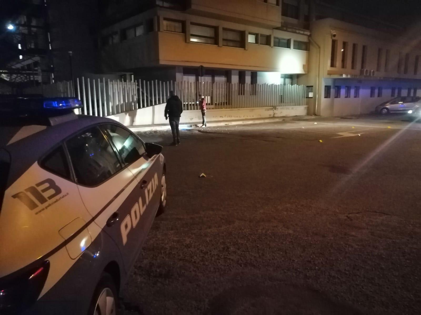 Ordigno esplode davanti al municipio di Quartu: danneggiata la recinzione