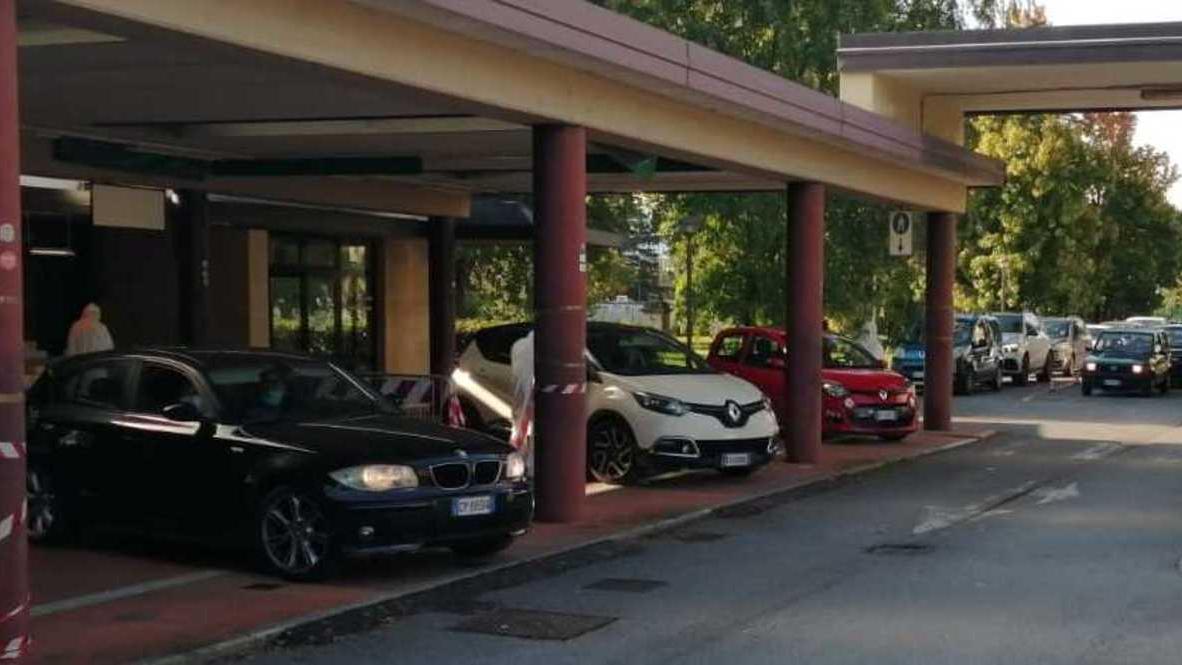 Aumentano i tamponi, 500 al giorno: «Ma in troppi non si presentano»