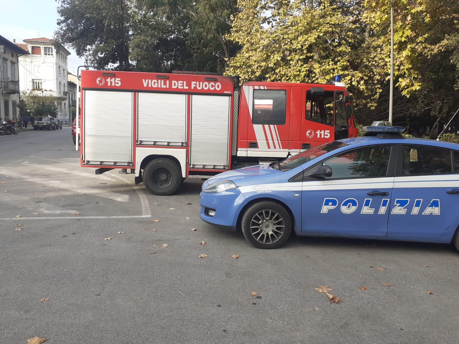I mezzi di polizia e vigili del fuoco impegnati nelle ricerche