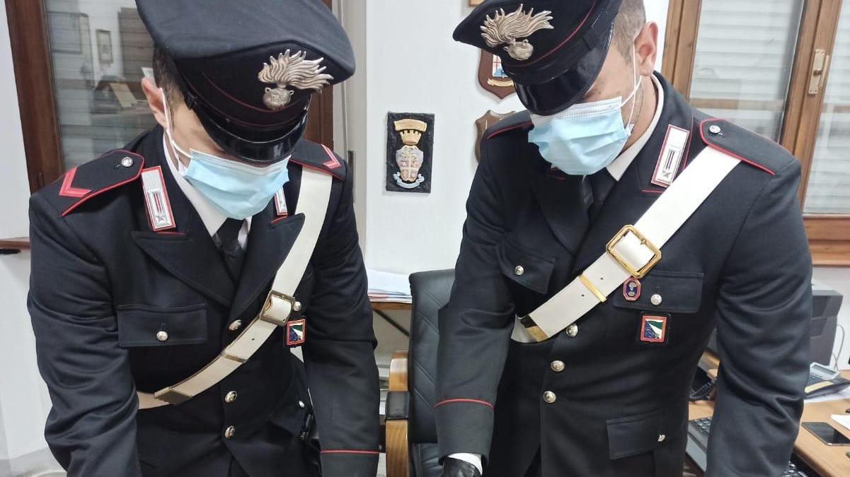 Pusher sorpreso in piazza con la droga, arrestato