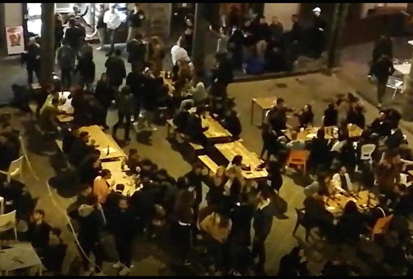 Piazza delle Vettovaglie chiusa, multe fino a 3mila euro 