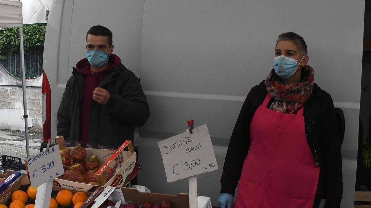 Mercato alla Prada ad Avenza, più sorrisi che "mugugni"