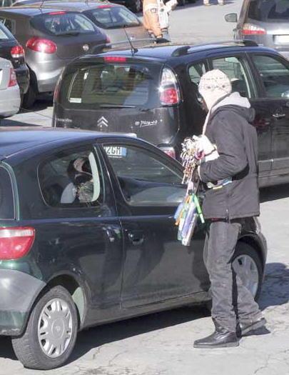 Task force di 4 giorni per sequestrare solo pochi centesimi ai parcheggiatori abusivi