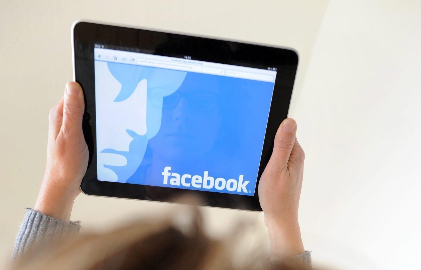 Minaccia il sindaco su Facebook, denunciato un 39enne 