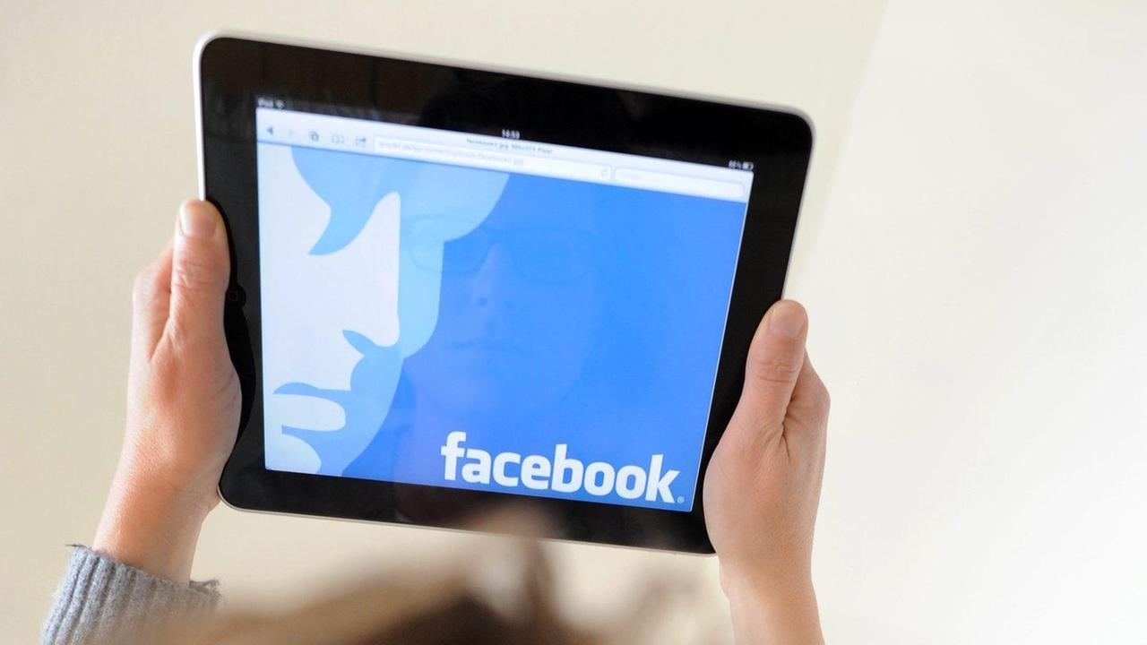 Minaccia il sindaco su Facebook, denunciato un 39enne