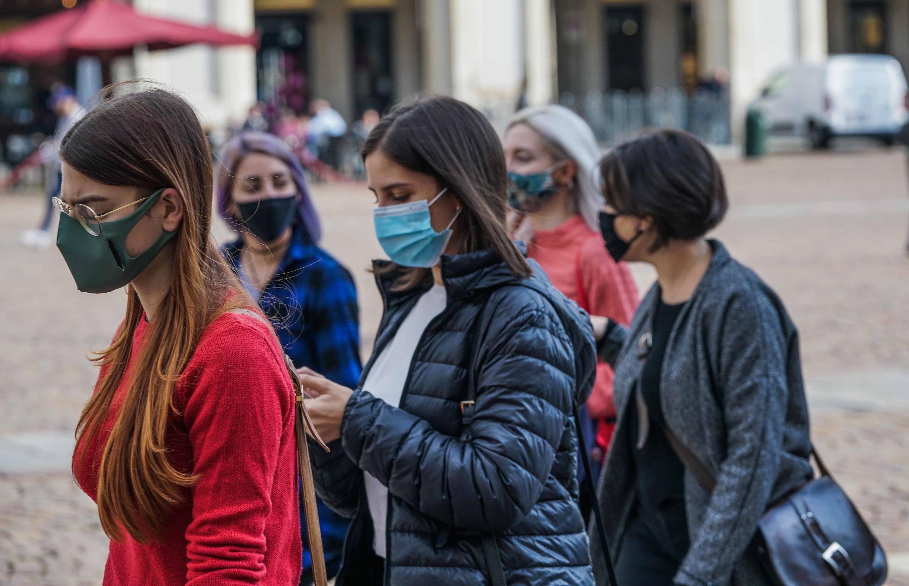 Coronavirus, Solinas: stop alle scuole superiori per 15 giorni e coprifuoco dalle 23