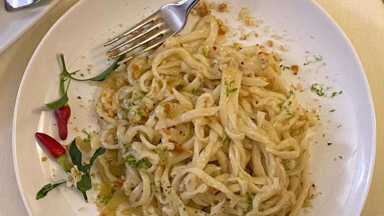 Aglione e acciughe La Grotta del gusto mette in tavola i Pici al Biscotto