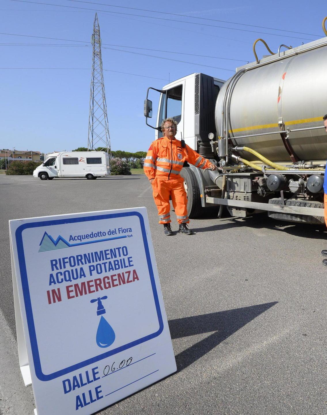 Rottura improvvisa Tecnici Adf al lavoro Autobotti in 9 paesi