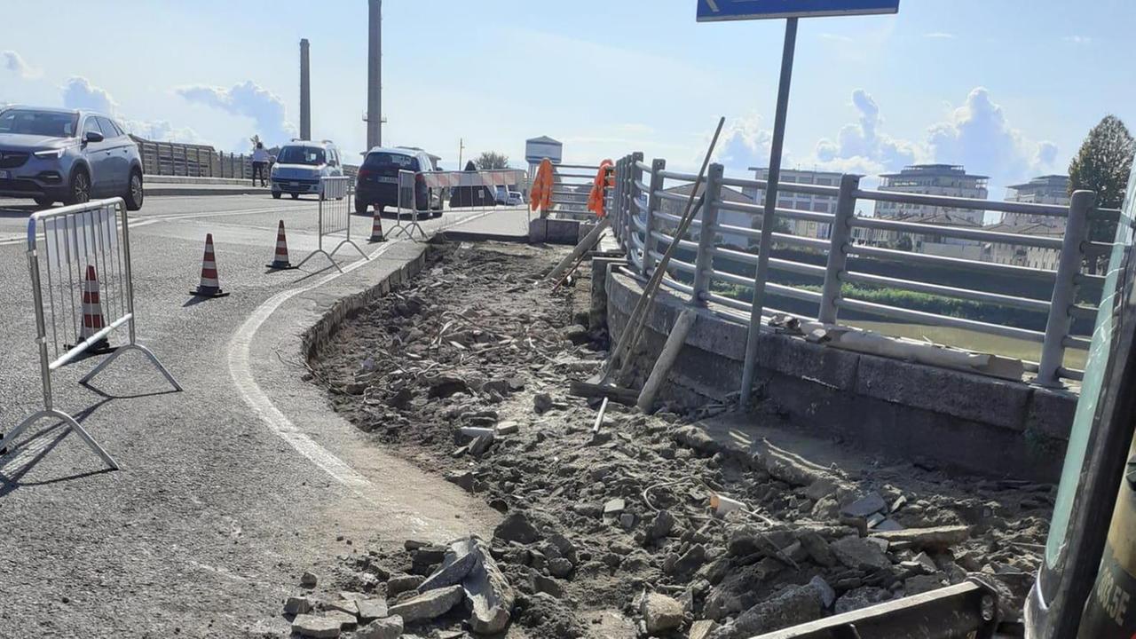 Dal Cep verso il centro sull’Aurelia un semaforo a chiamata pedonale