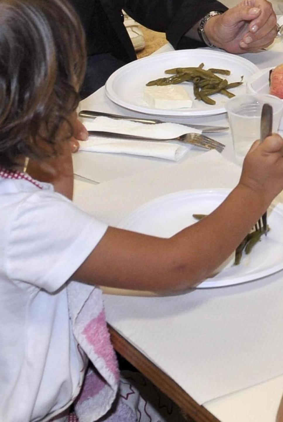 Scuola, i buoni mensa cartacei scadono domani