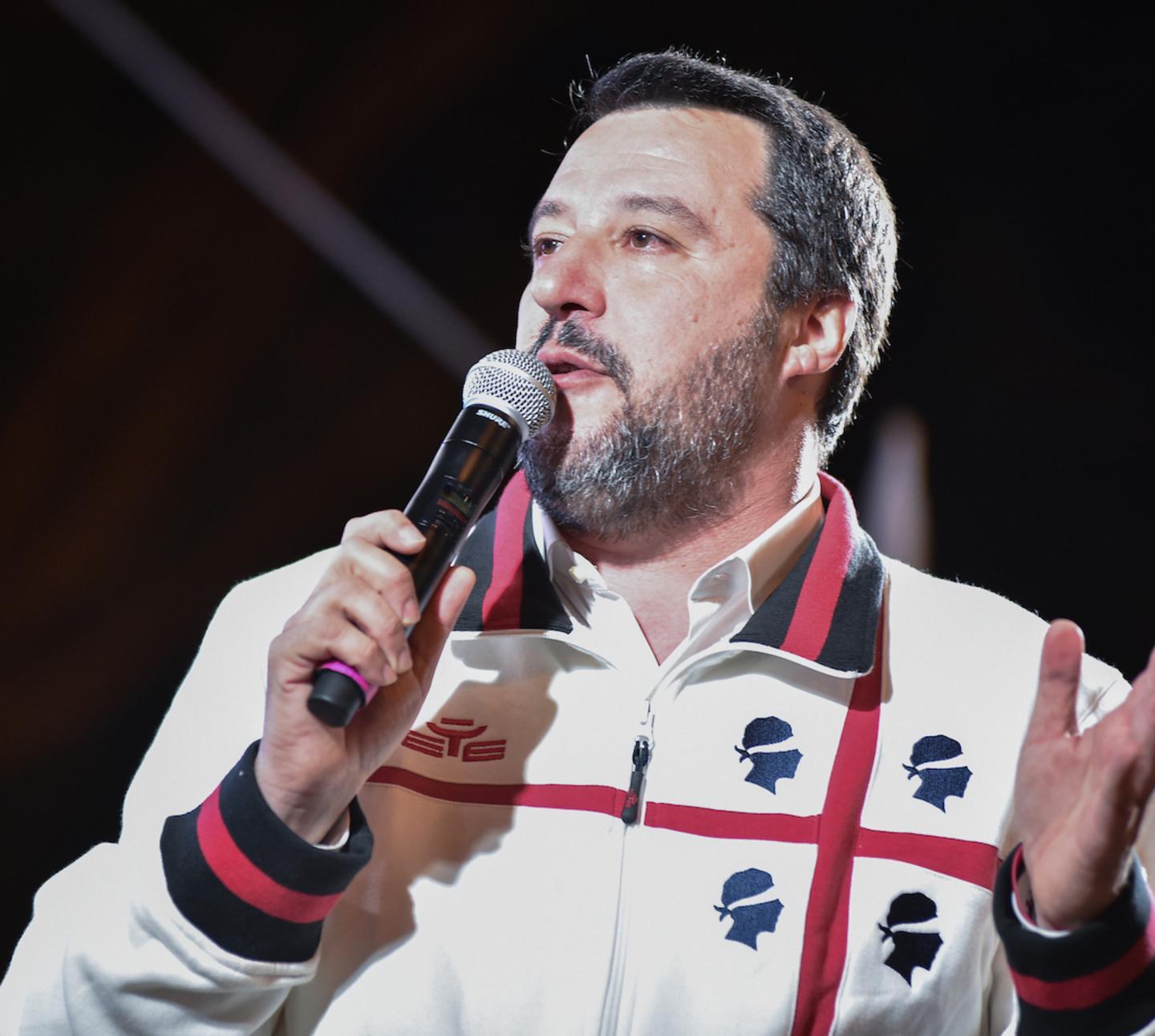 No a comizi, spuntini e porta a porta la campagna elettorale cambia faccia 