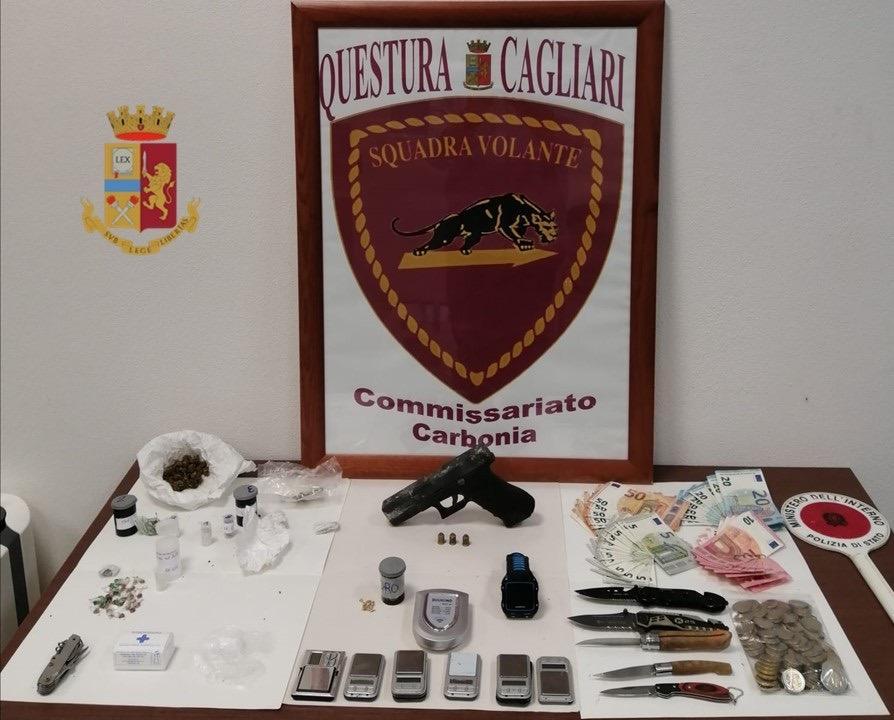 Carbonia, in casa una pistola e droga: arrestato un 49enne