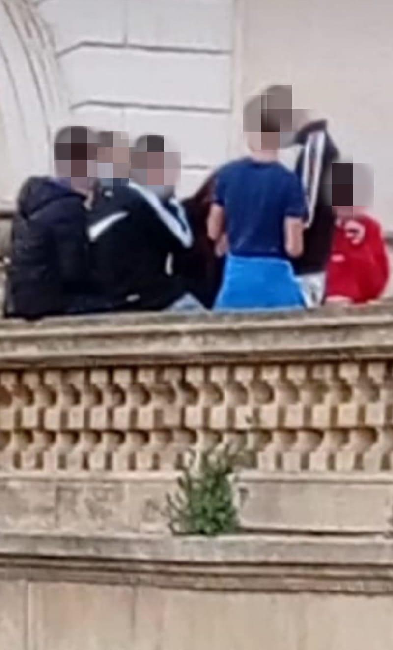 Sassari, la polizia locale sanziona 27 persone che non usavano la mascherina