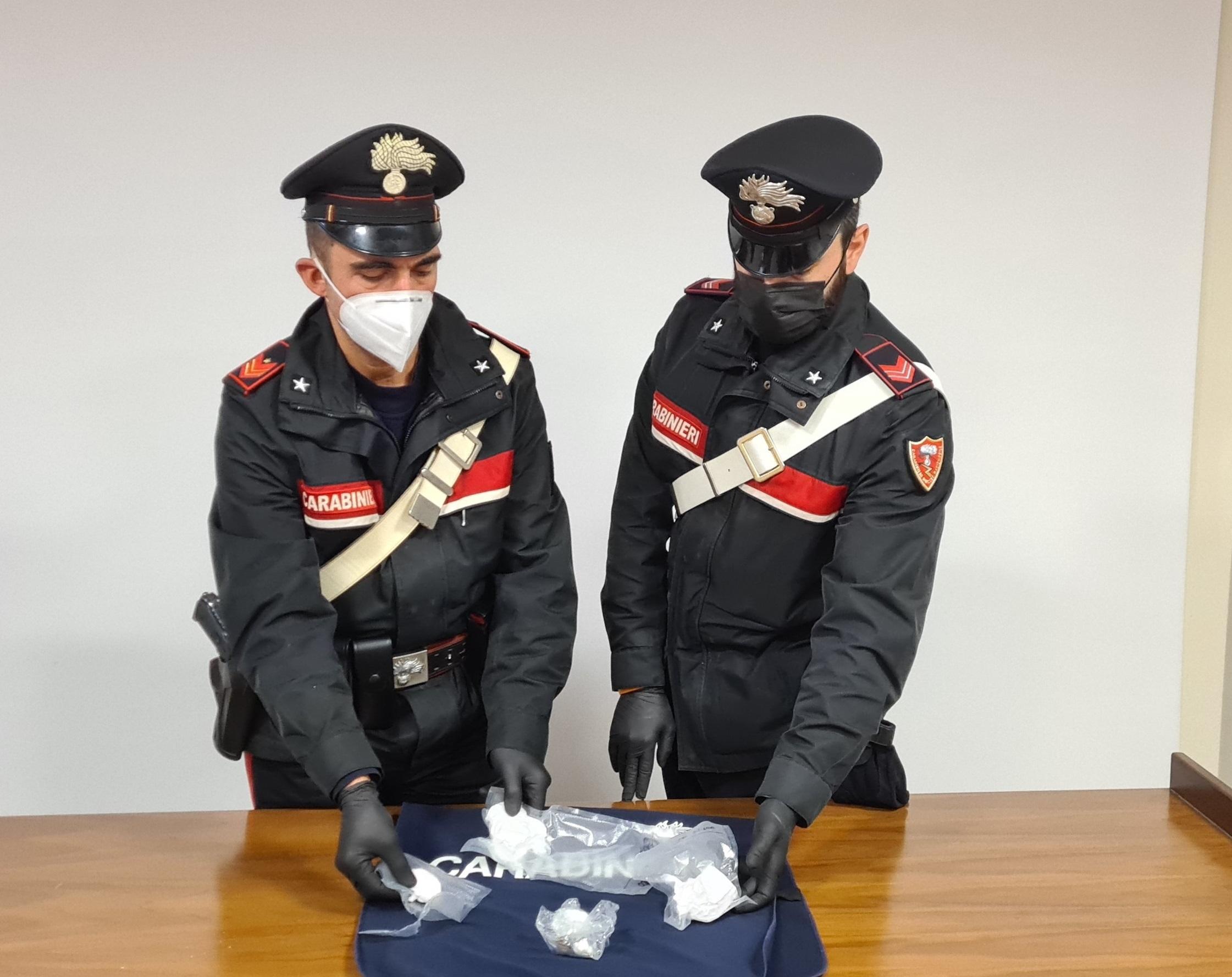Reggio Emilia, nasconde in casa della sorella oltre due etti di cocaina: arrestato