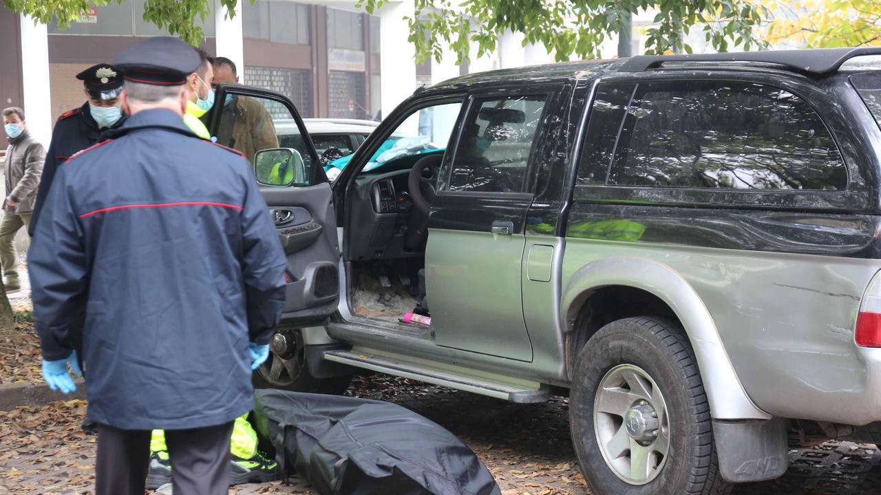 Reggio Emilia, tragedia al Mirabello: 53enne trovato morto dentro la sua auto, ha avuto un malore