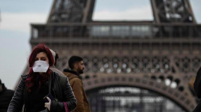 Covid: 80% di turisti in meno alla Tour Eiffel